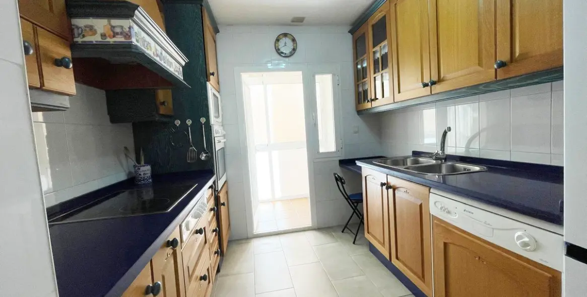 Sale of middle floor apartment in Nerja 16