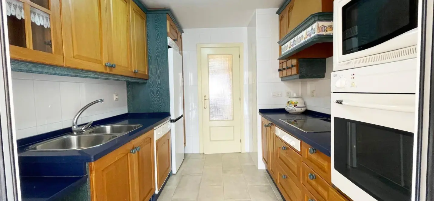 Sale of middle floor apartment in Nerja 1