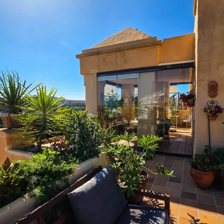 Sale of penthouse in La Duquesa