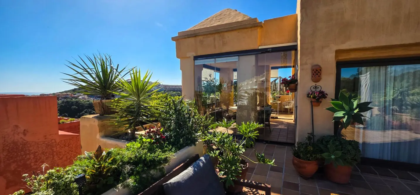 Sale of penthouse in La Duquesa 1