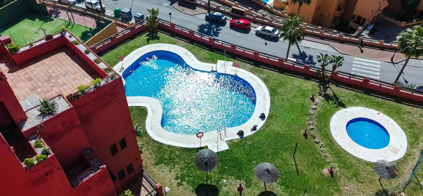Sale of penthouse in La Duquesa 2