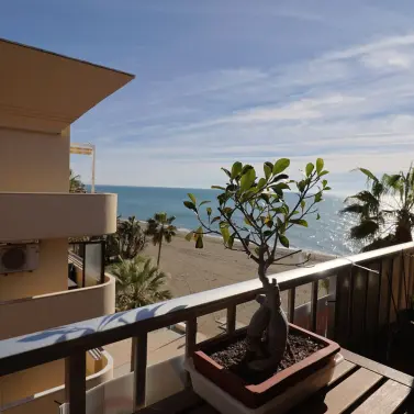 Venta de apartamento en planta media en Estepona