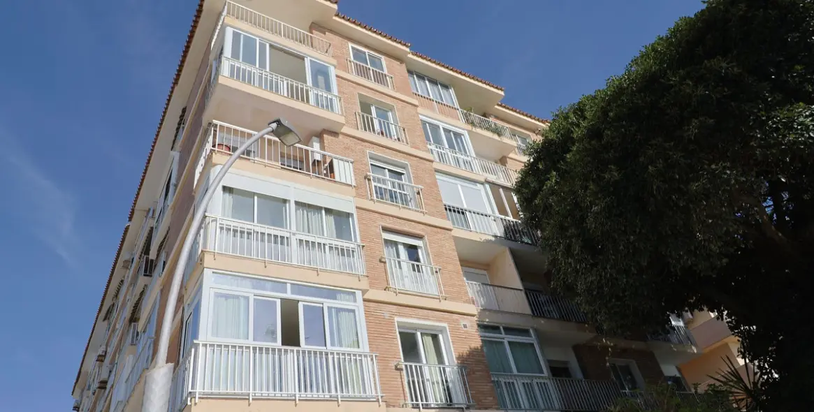 Venta de apartamento en planta media en Estepona 4