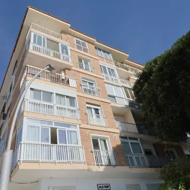 Venta de apartamento en planta media en Estepona