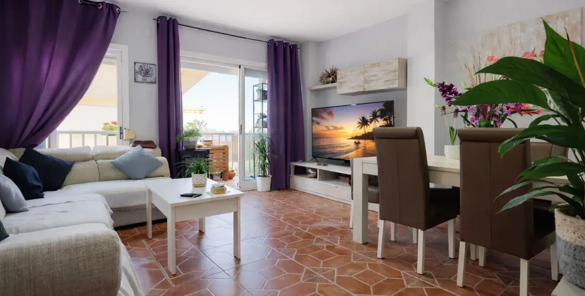 Venta de apartamento en planta media en Estepona 5