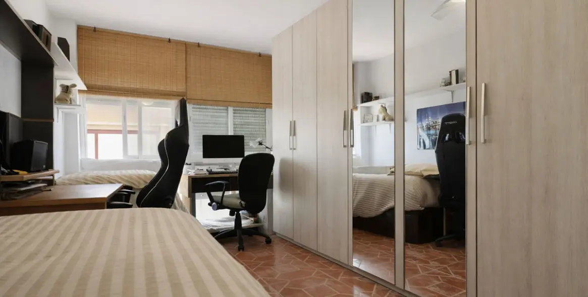 Venta de apartamento en planta media en Estepona 7