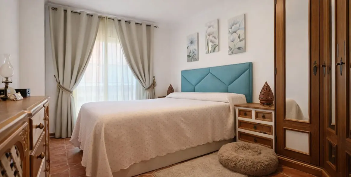 Venta de apartamento en planta media en Estepona 10