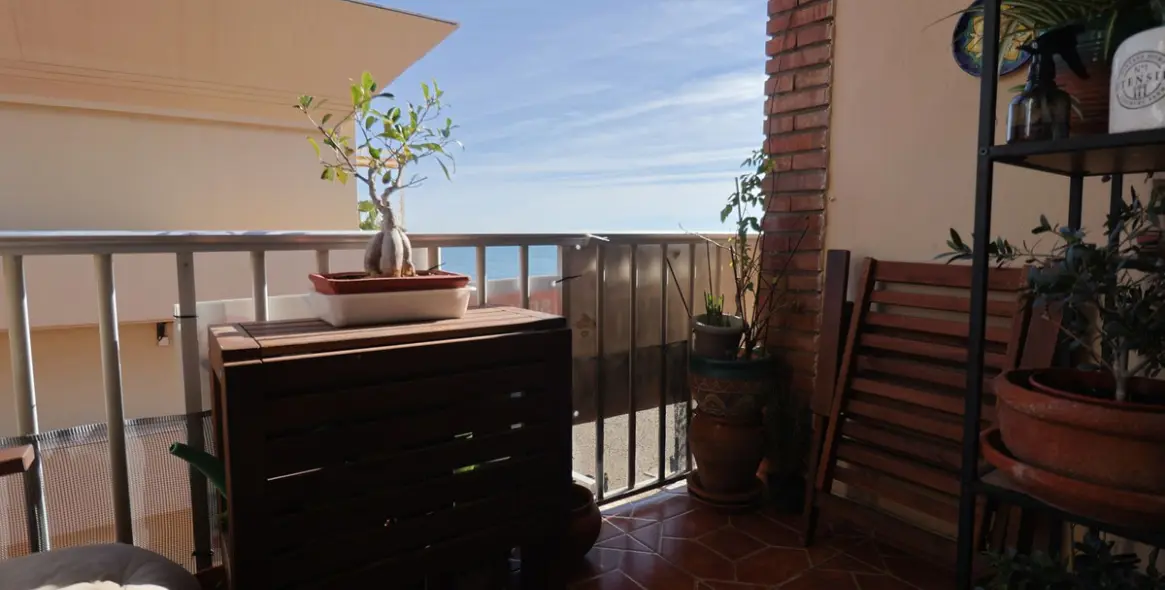 Venta de apartamento en planta media en Estepona 13