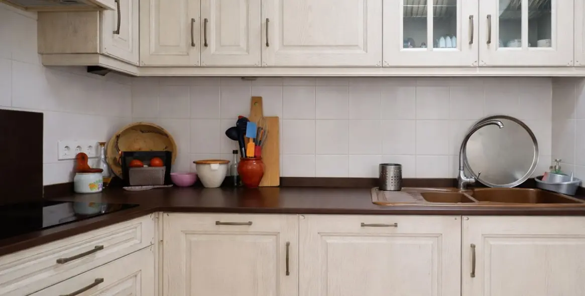 Venta de apartamento en planta media en Estepona 15