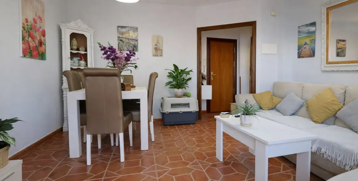 Venta de apartamento en planta media en Estepona 19