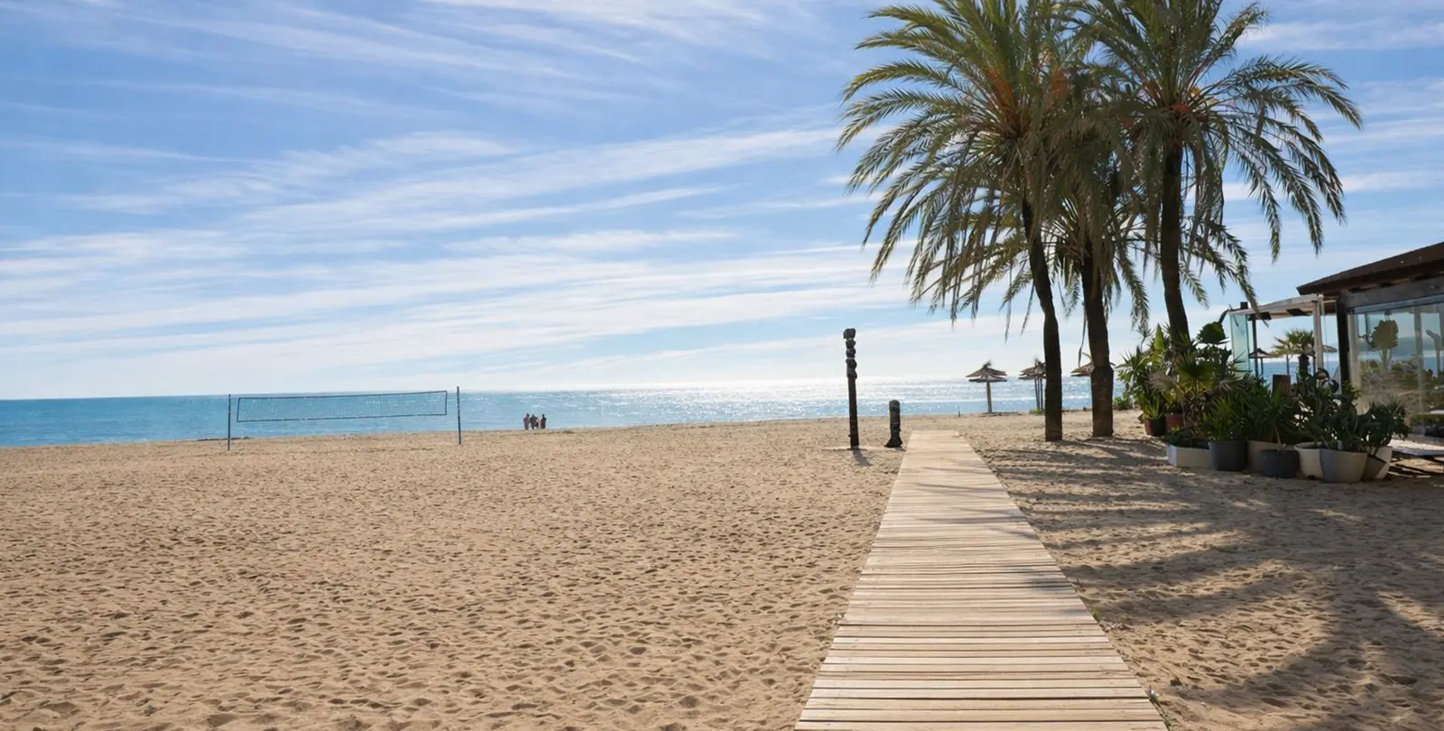 Sale of middle floor apartment in Estepona 1
