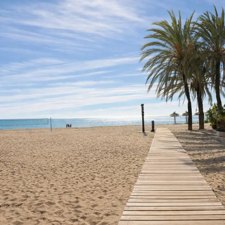 Продажа апартаментов на среднем этаже в Estepona