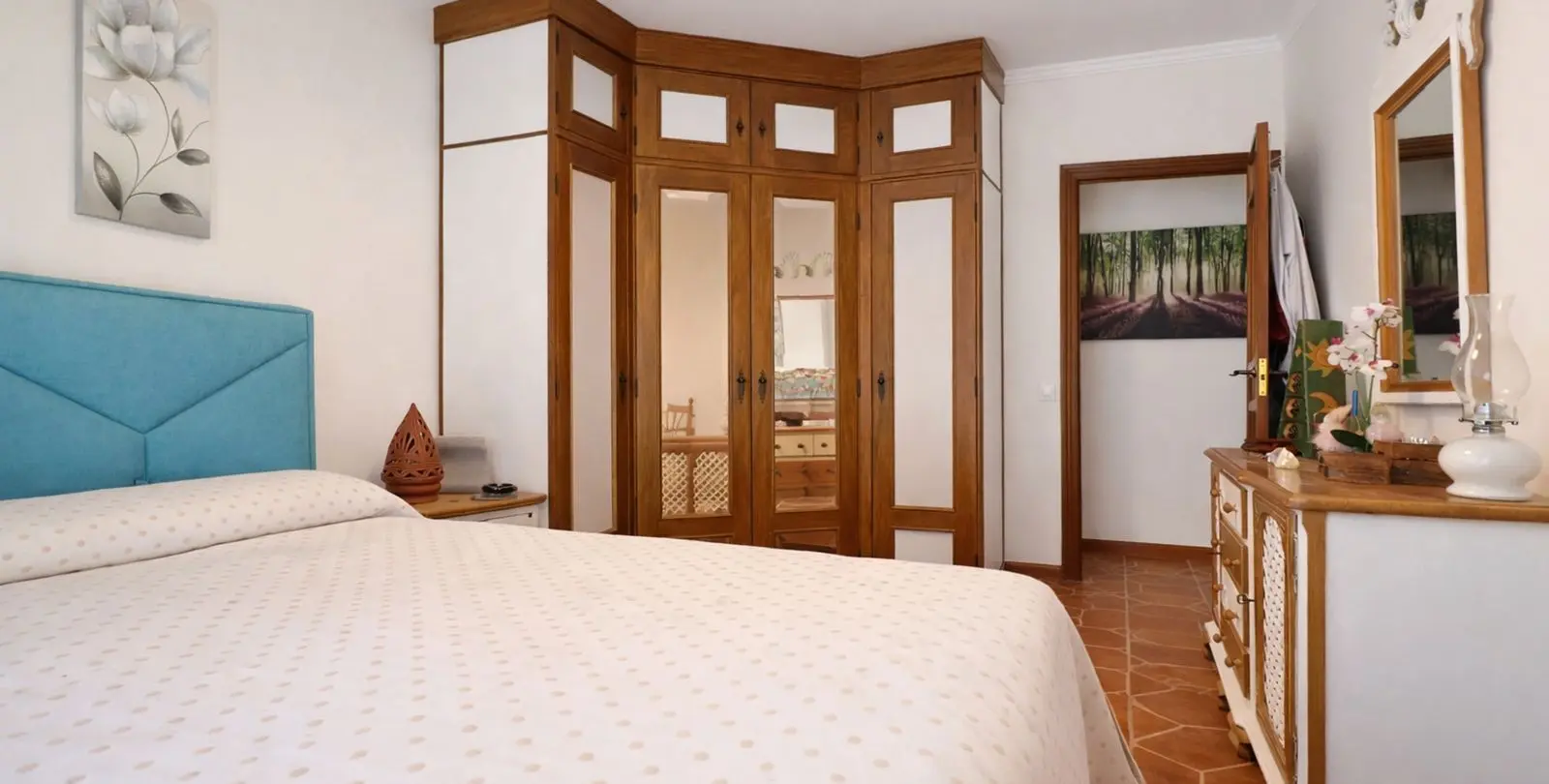 Sale of middle floor apartment in Estepona 6