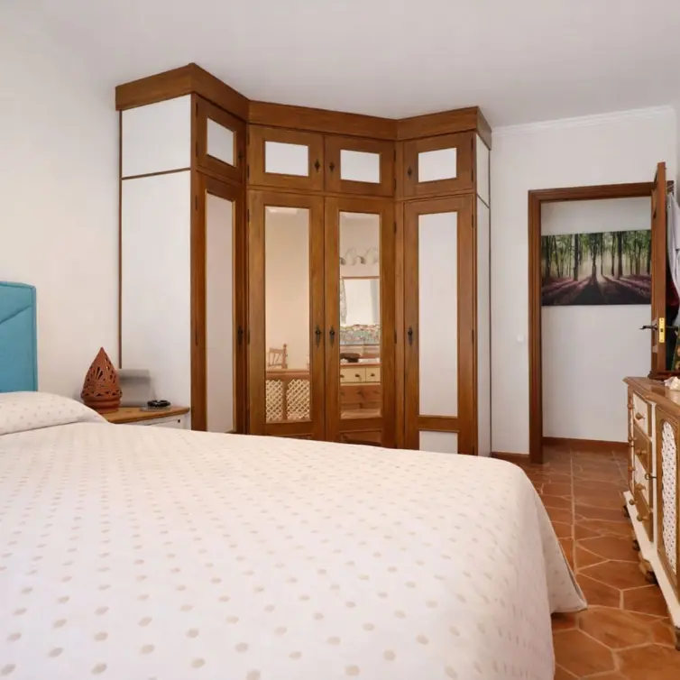 Продажа апартаментов на среднем этаже в Estepona