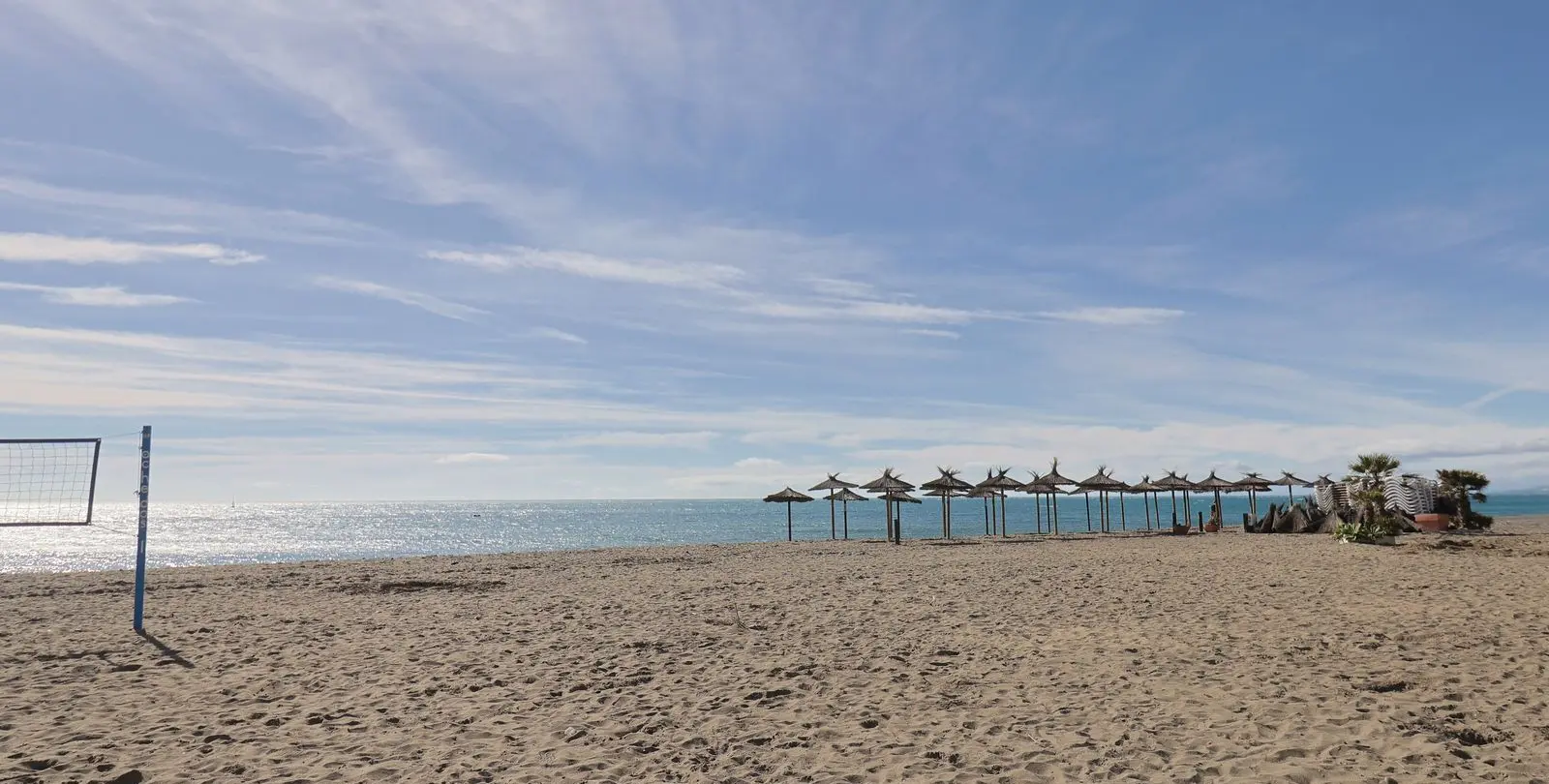Venta de apartamento en planta media en Estepona 22