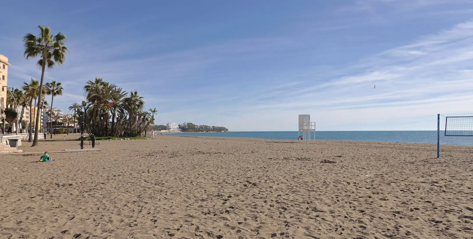 Venta de apartamento en planta media en Estepona 23
