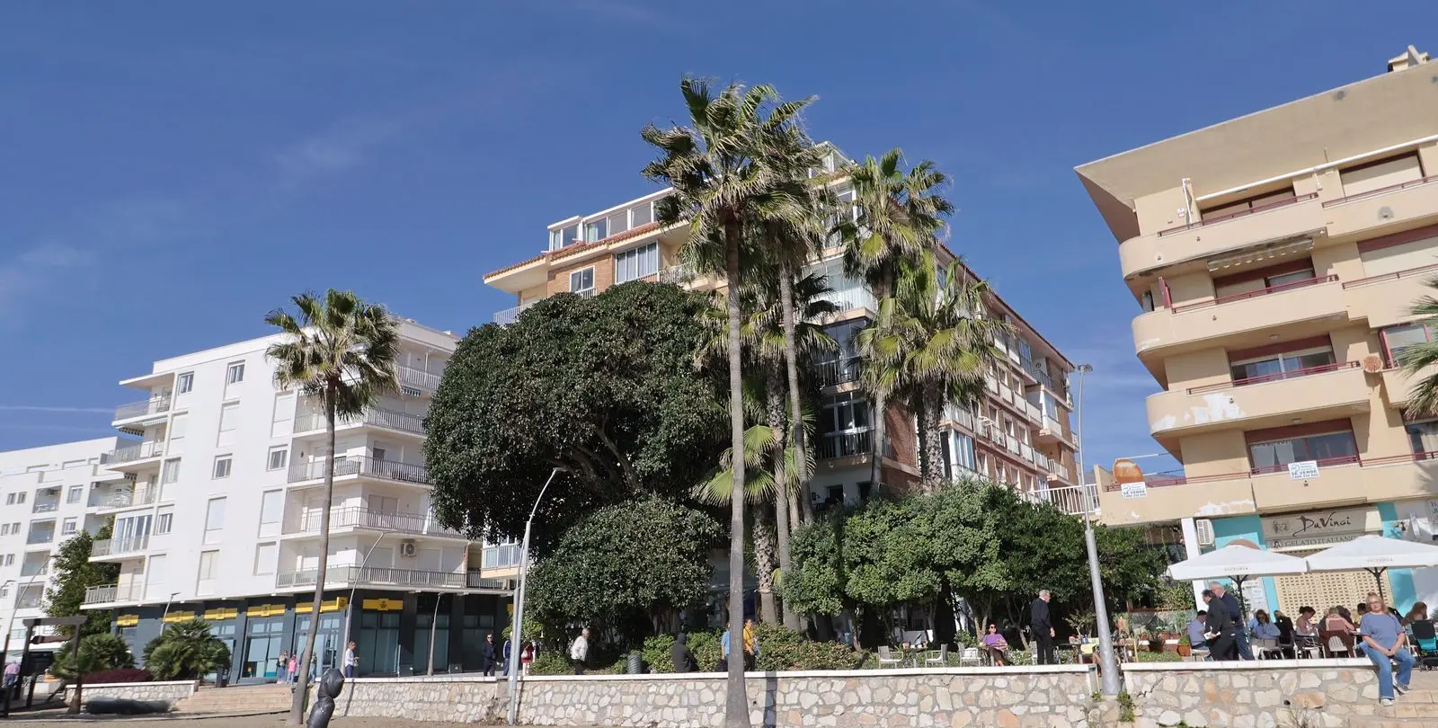 Venta de apartamento en planta media en Estepona 24
