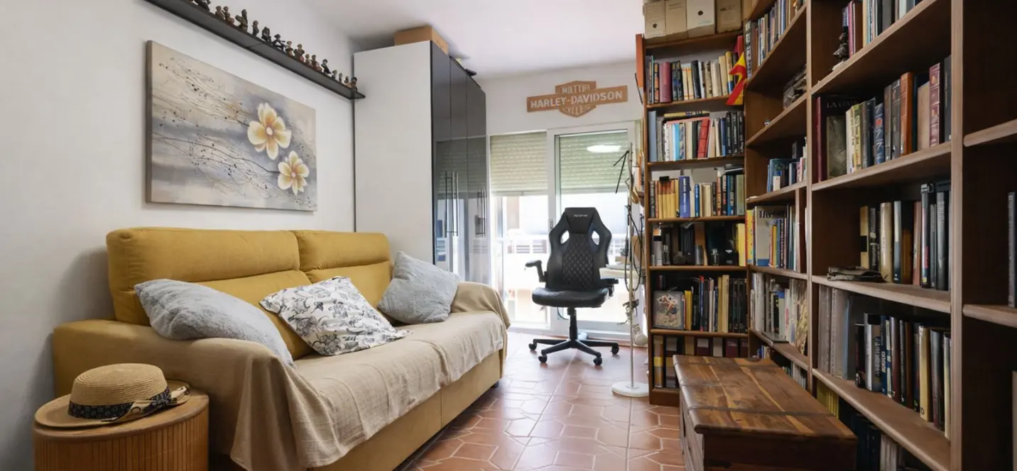 Sale of middle floor apartment in Estepona 0