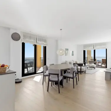 Venta de apartamento en planta media en Benahavís