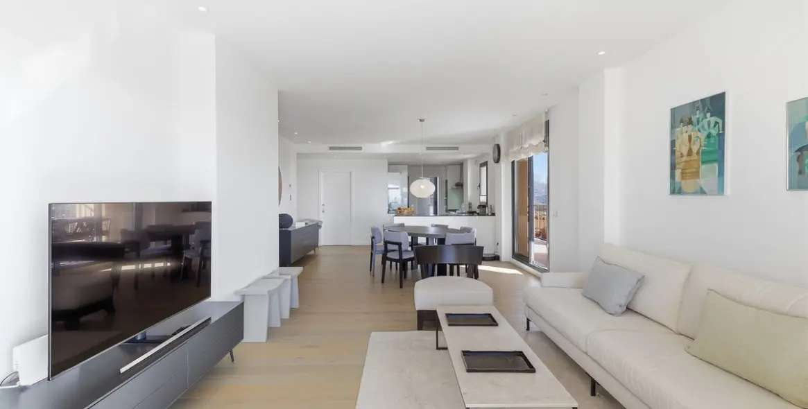 Venta de apartamento en planta media en Benahavís 3