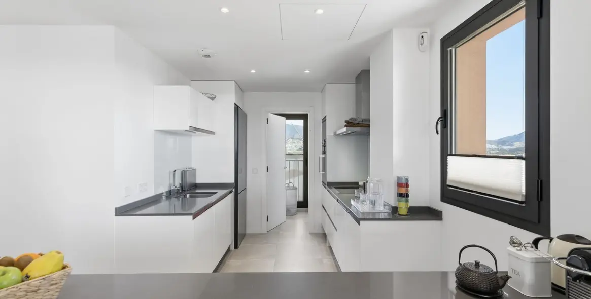 Venta de apartamento en planta media en Benahavís 4