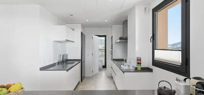 Venta de apartamento en planta media en Benahavís 3