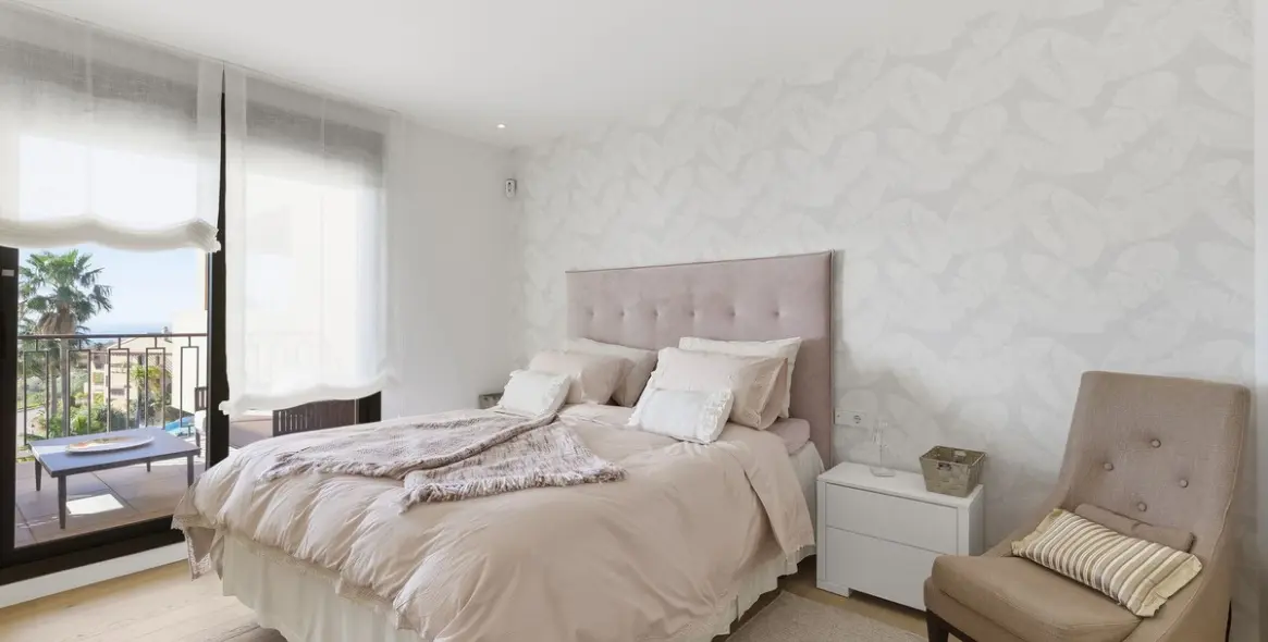 Venta de apartamento en planta media en Benahavís 5