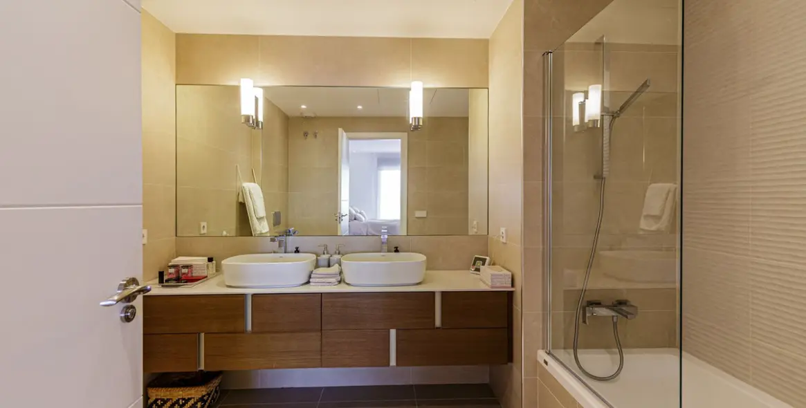 Venta de apartamento en planta media en Benahavís 6