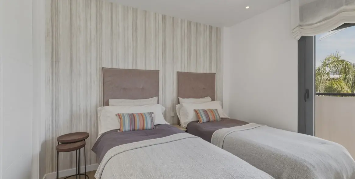 Venta de apartamento en planta media en Benahavís 7