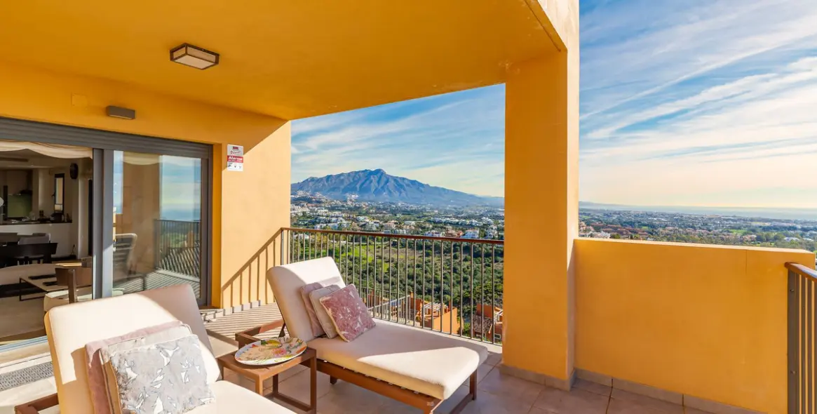 Venta de apartamento en planta media en Benahavís 9