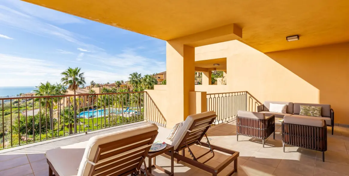 Venta de apartamento en planta media en Benahavís 10