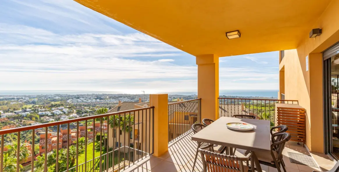 Venta de apartamento en planta media en Benahavís 11