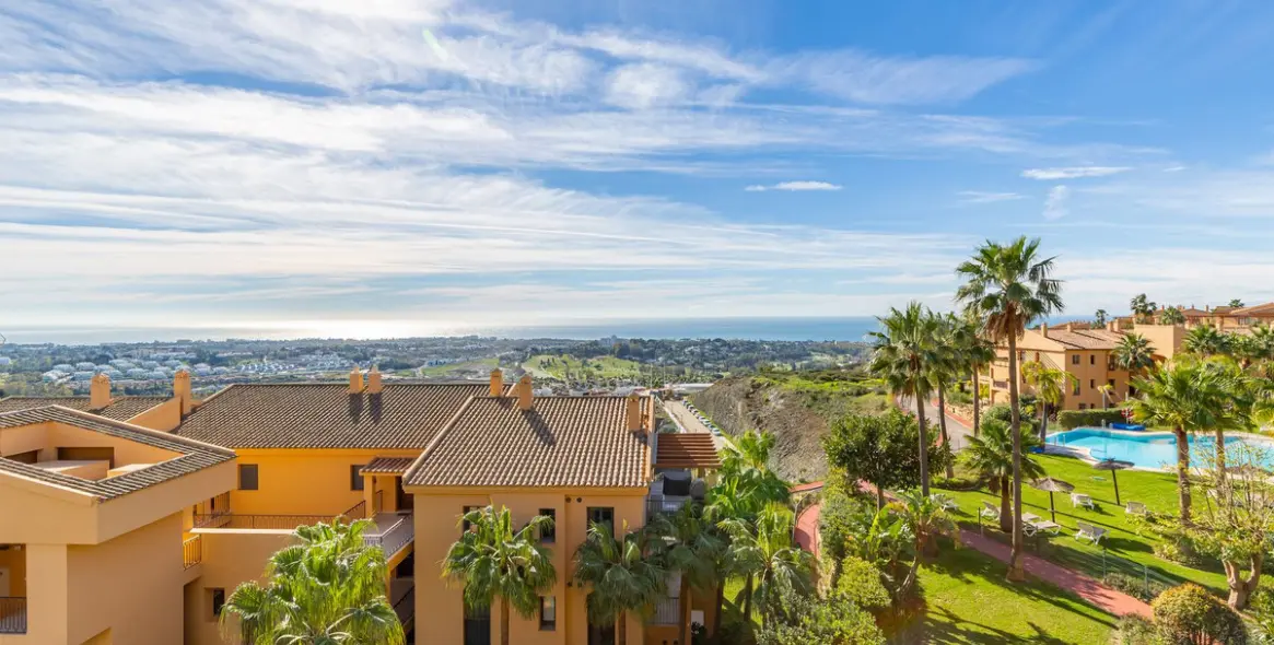 Venta de apartamento en planta media en Benahavís 12