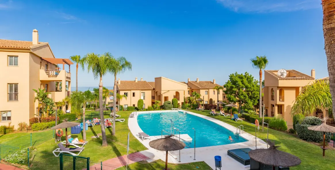 Venta de apartamento en planta media en Benahavís 19