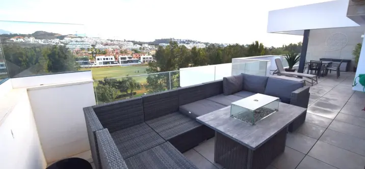 Venta de apartamento en planta media en La Cala de Mijas 3