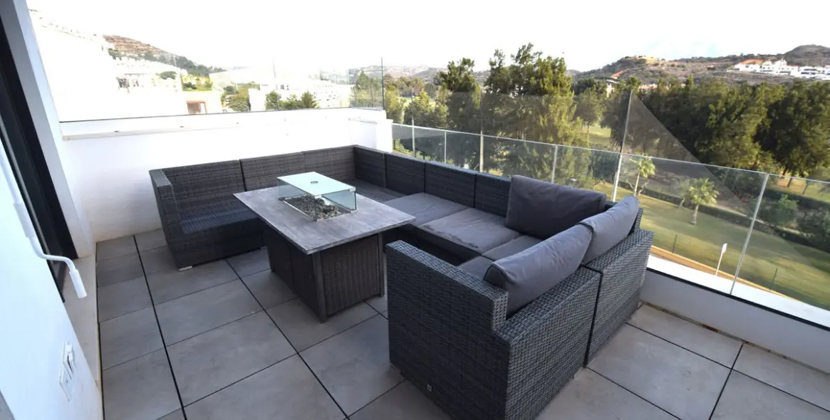 Venta de apartamento en planta media en La Cala de Mijas 5