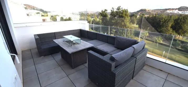 Venta de apartamento en planta media en La Cala de Mijas 4