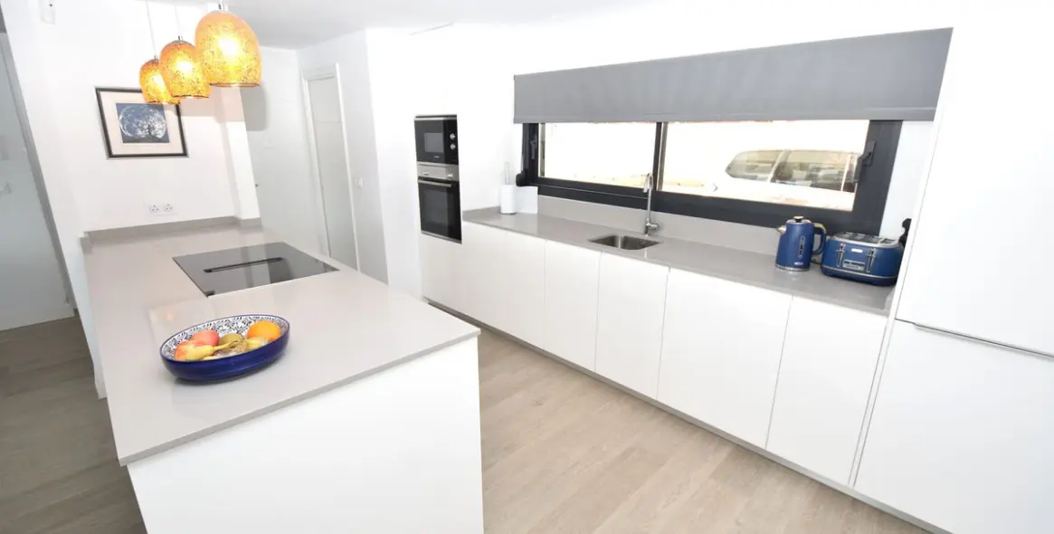 Venta de apartamento en planta media en La Cala de Mijas 11