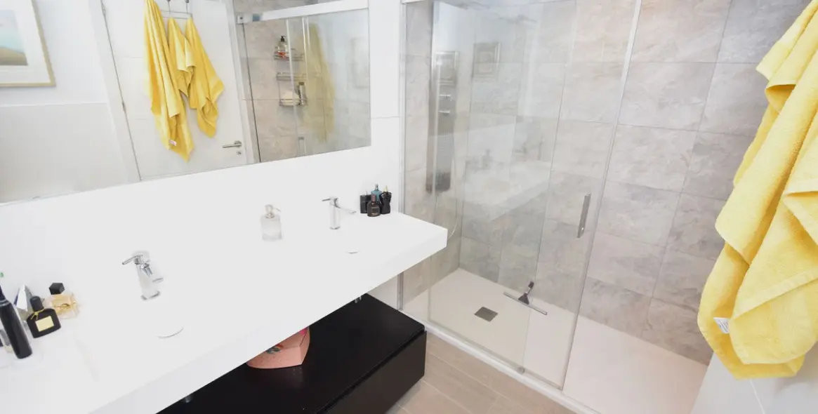 Venta de apartamento en planta media en La Cala de Mijas 18