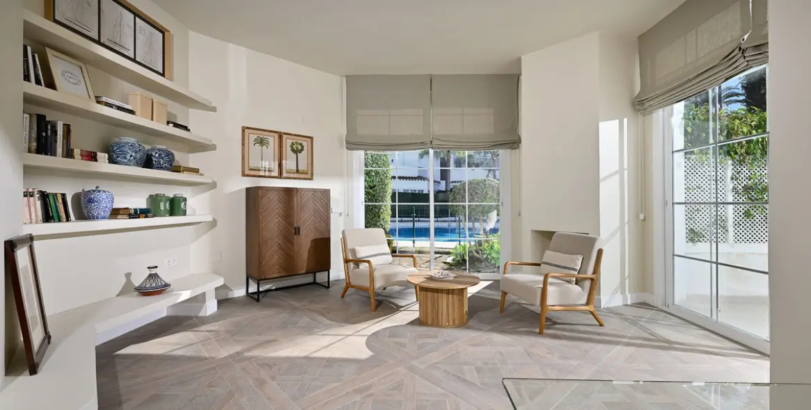 Venta de apartamento en planta baja en Elviria 2