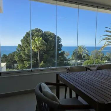 Venta de apartamento en planta media en Marbella