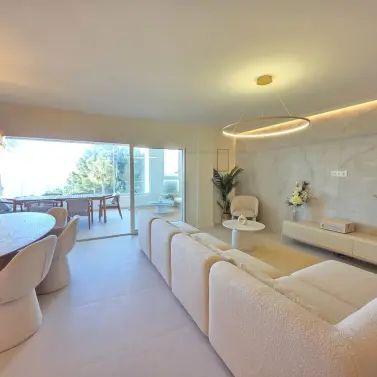 Venta de apartamento en planta media en Marbella