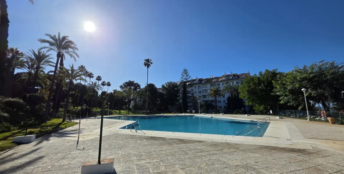 Venta de apartamento en planta media en Marbella 4