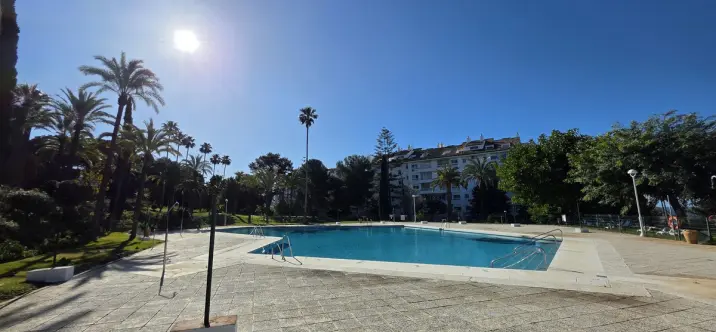 Venta de apartamento en planta media en Marbella 3