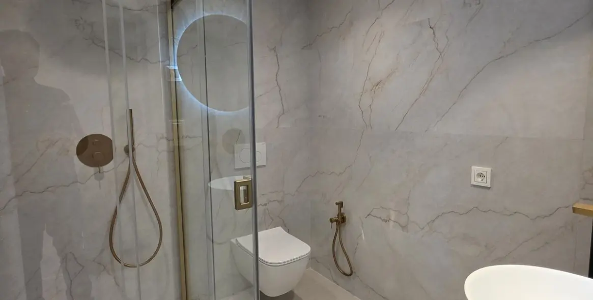 Venta de apartamento en planta media en Marbella 9