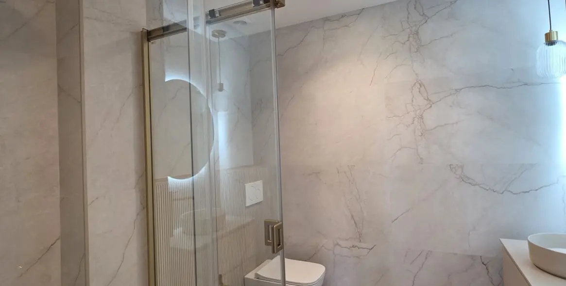 Venta de apartamento en planta media en Marbella 13