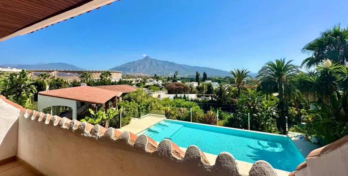 Venta de villa independiente en Nueva Andalucía 2