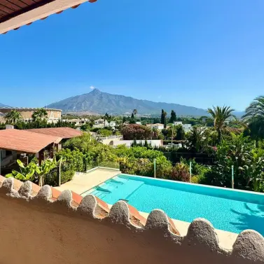 Venta de villa independiente en Nueva Andalucía