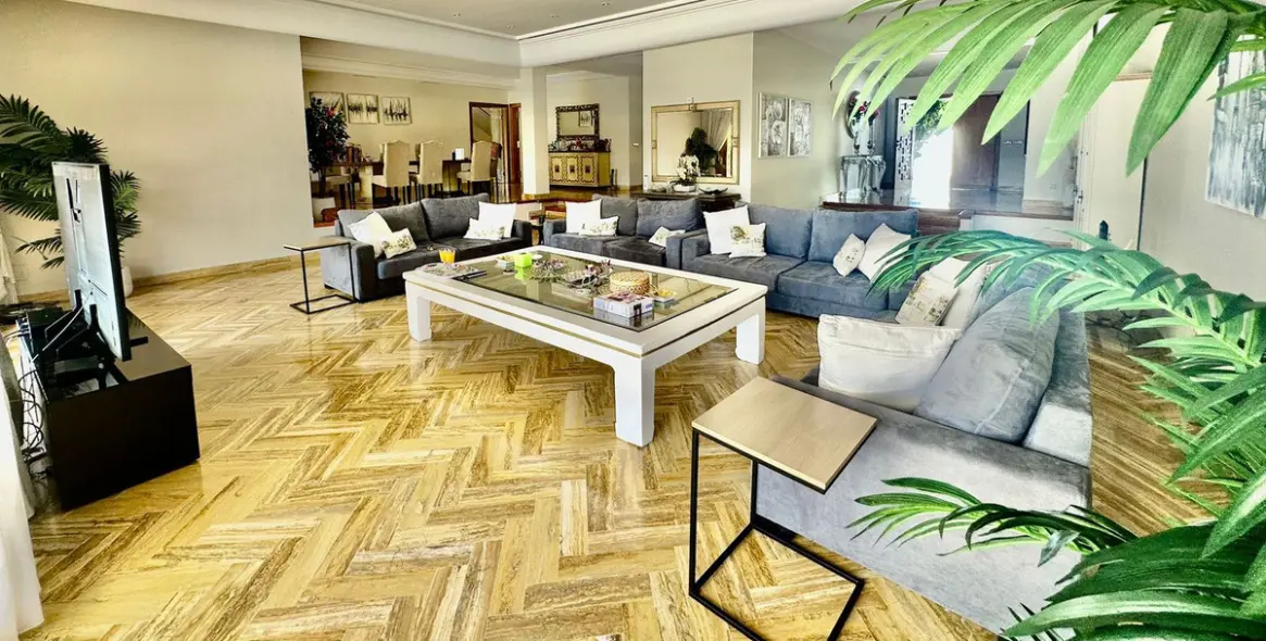 Venta de villa independiente en Nueva Andalucía 4