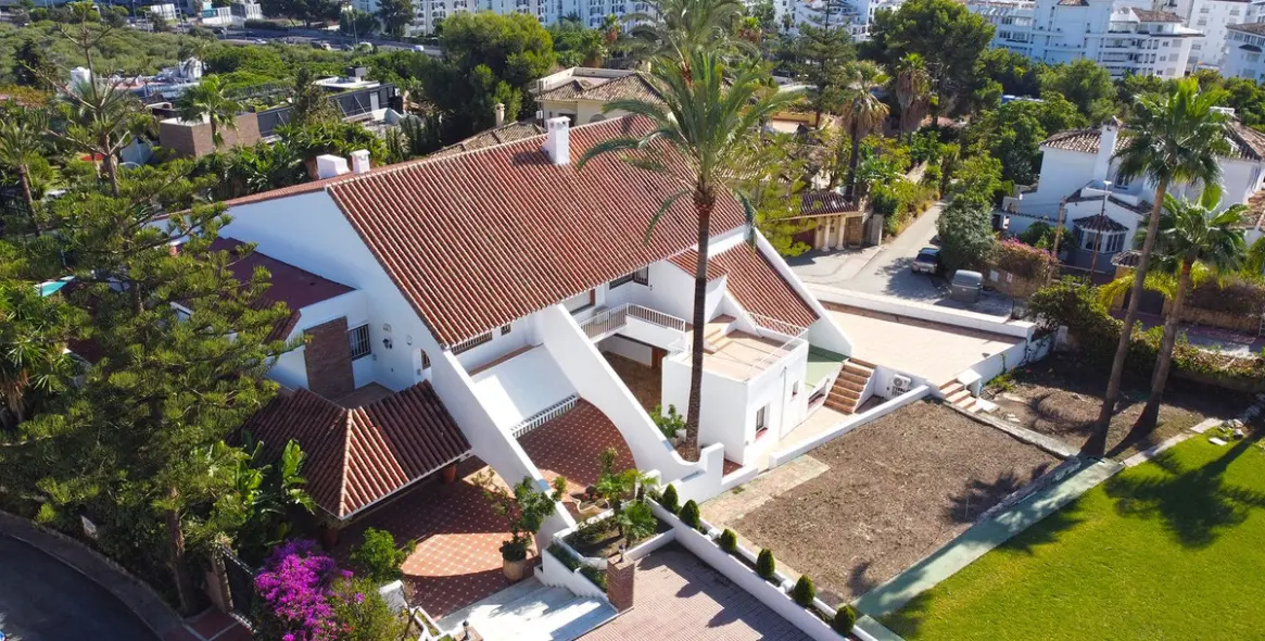 Venta de villa independiente en Nueva Andalucía 6